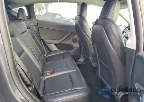 2022 Tesla Model Y from USA, damaged, VIN 7SAYGDEE8NF571158